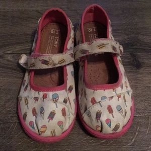 Little girl Ice cream cone Toms size 10